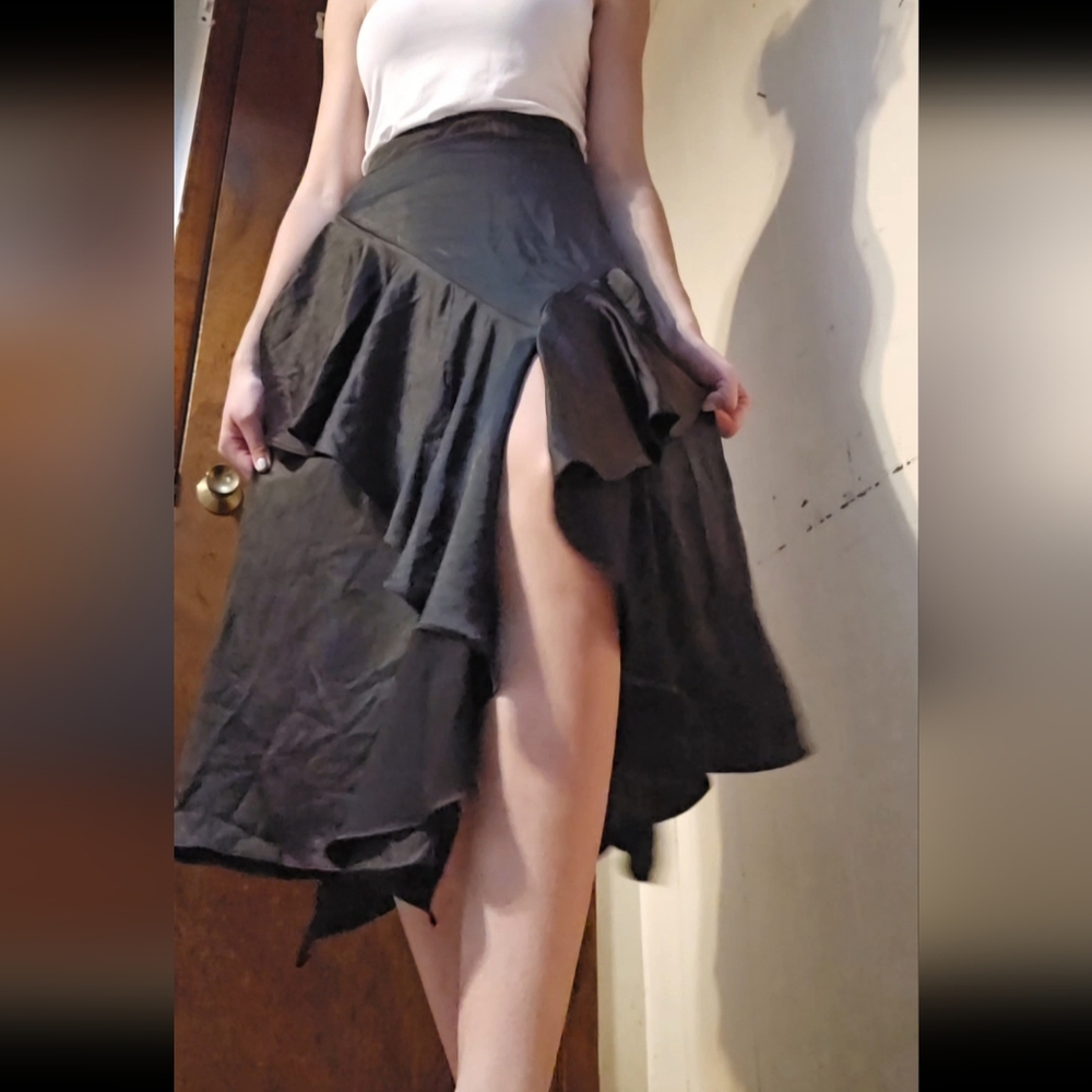 Newyork and Company, Satin ruffle slit midi skirt Size small